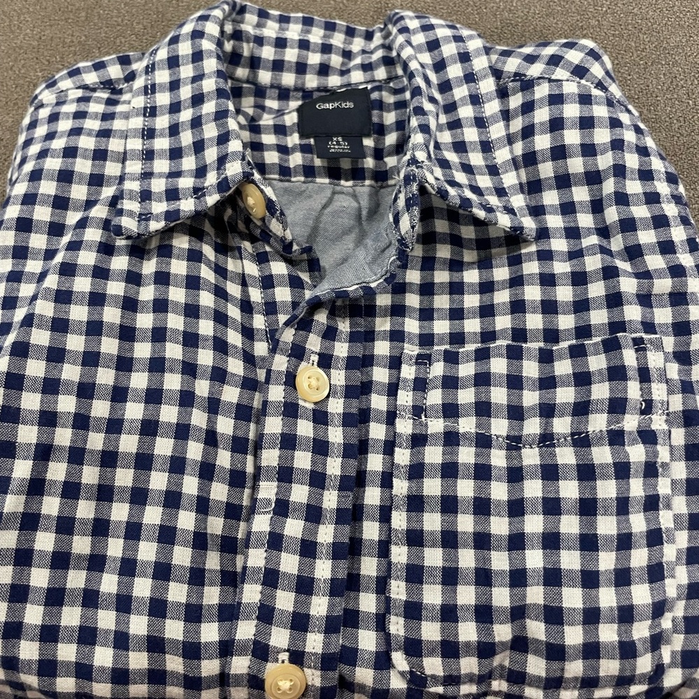 Boys GapKids button down a XS 4-5 - Picture 3 of 3